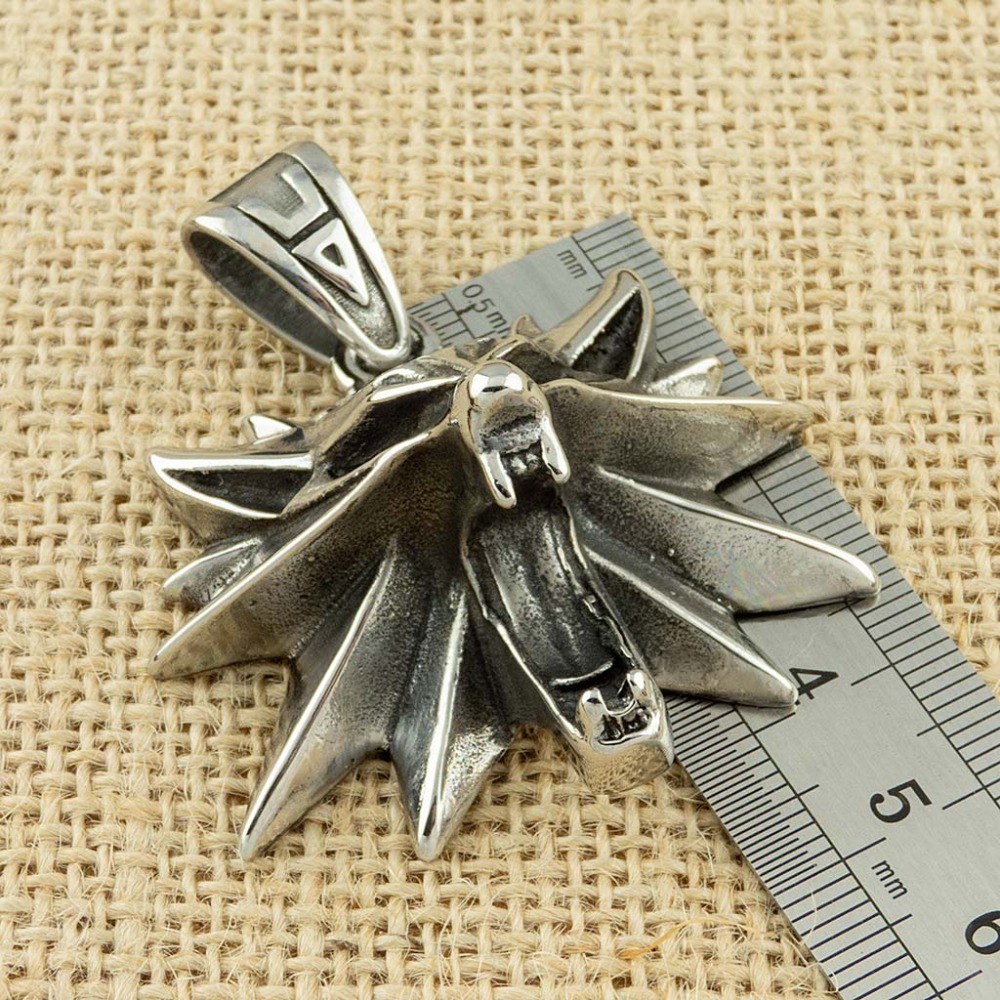 Collar con colgante de cabeza  - Wildman Hunting & Outdoor Reviews reseña y precio